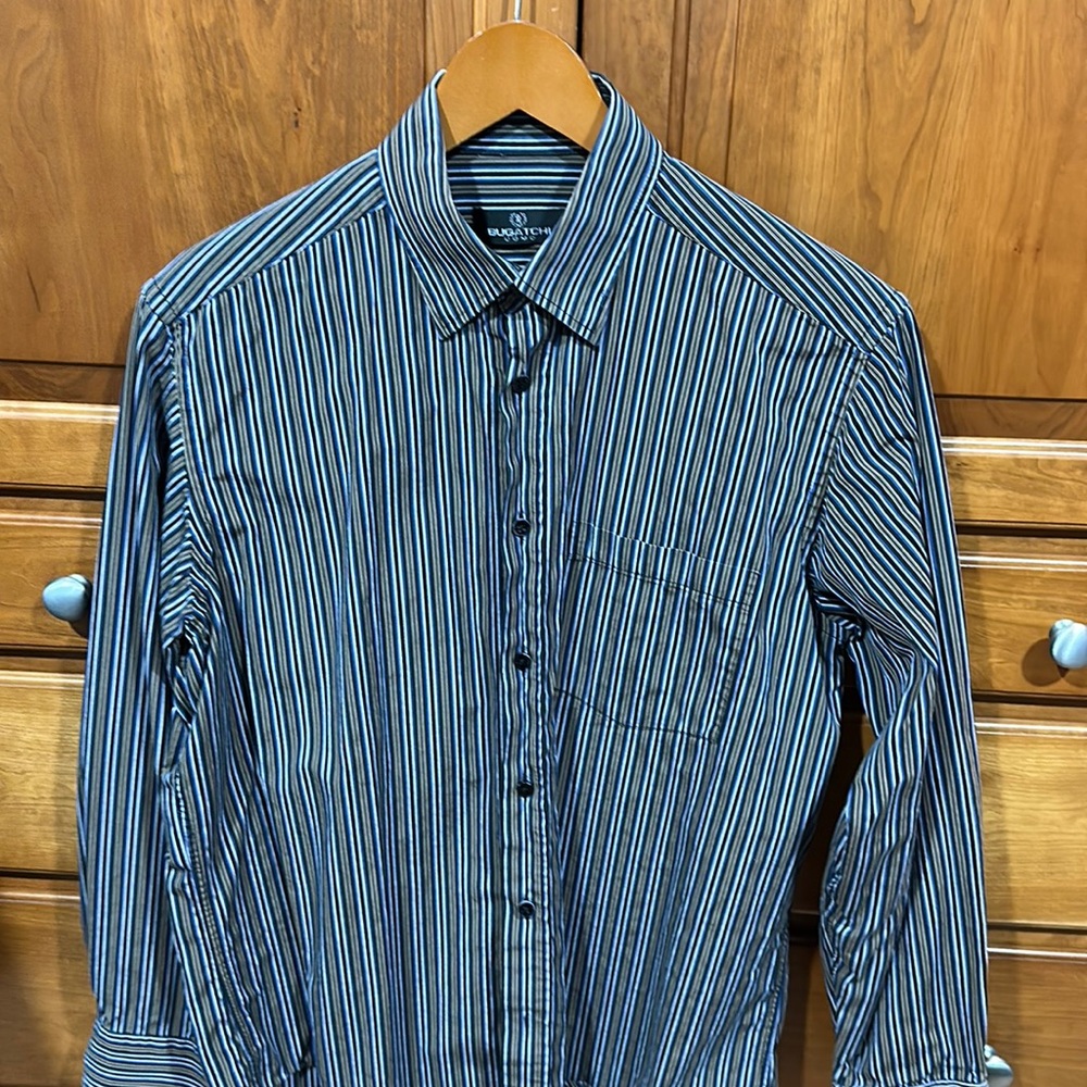 Bugatchi UOMO M Stripe shirt. Smoke free home, no stains or tears.